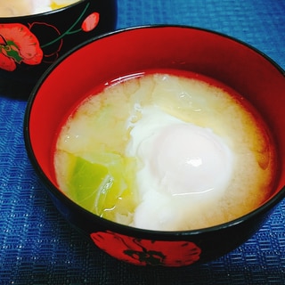 簡単美味しいキャベツと卵の優しいお味噌汁